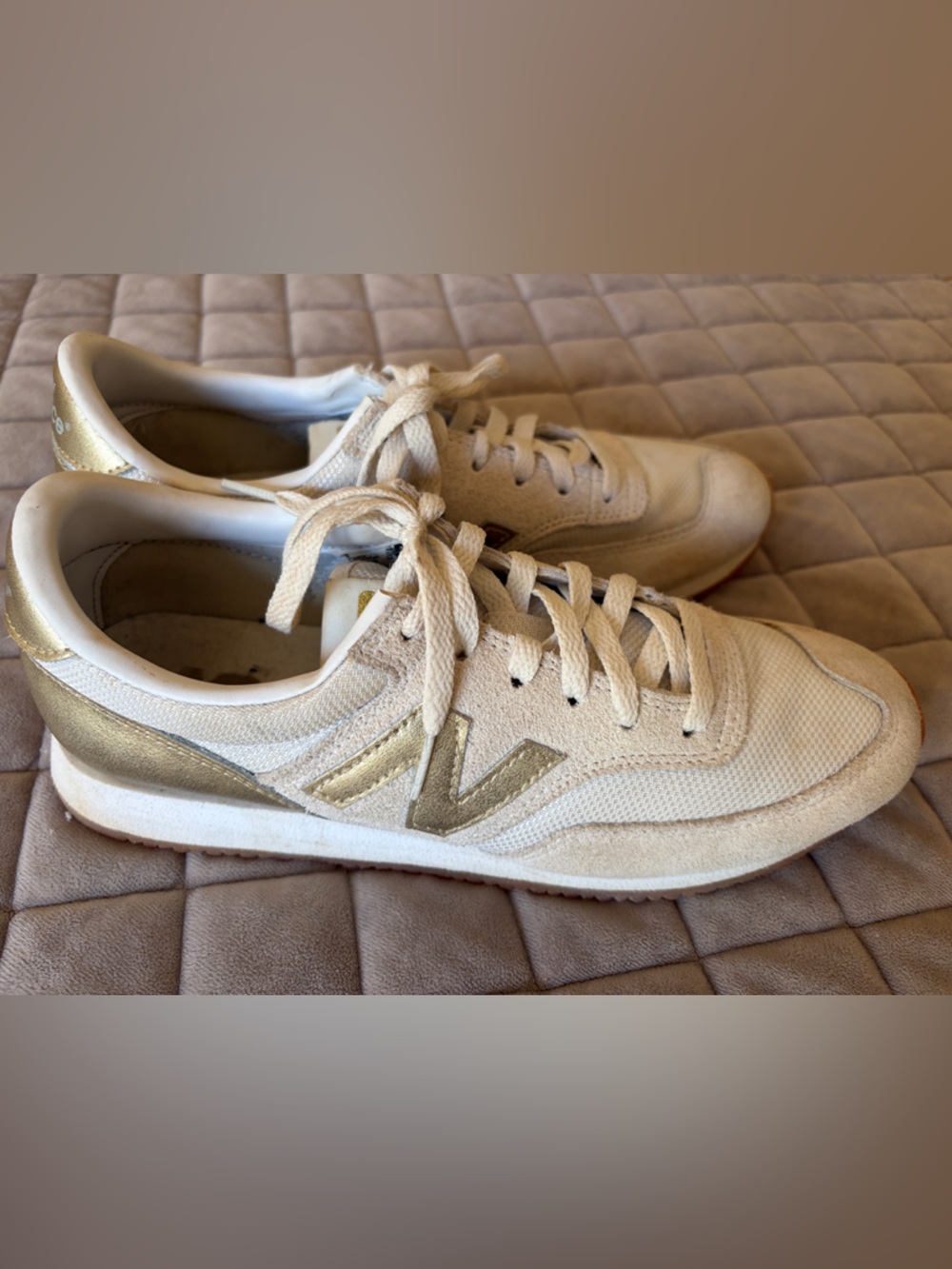 New Balance Cream & Gold Suede Sneakers, Size 8, CW620JD2